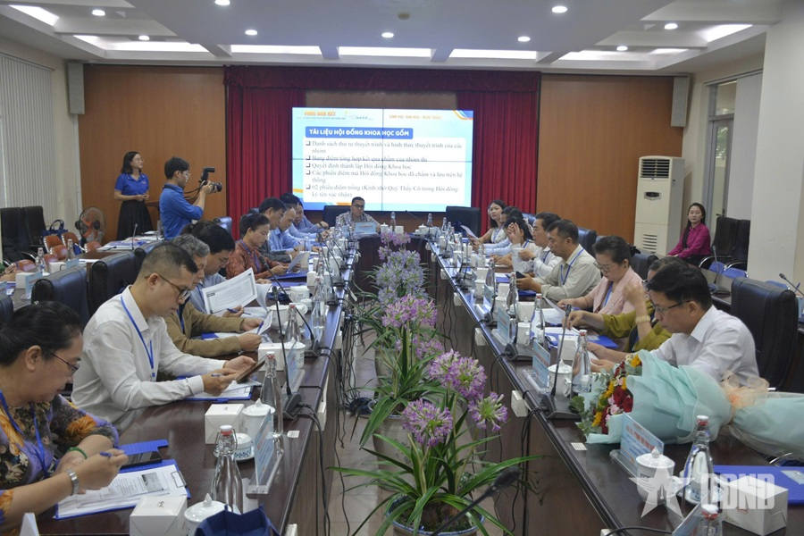 Khi người trẻ bàn chuyện... “già”